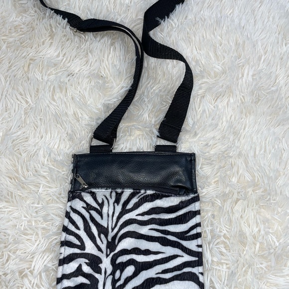 Crossbody Zebra Print - Picture 5 of 8